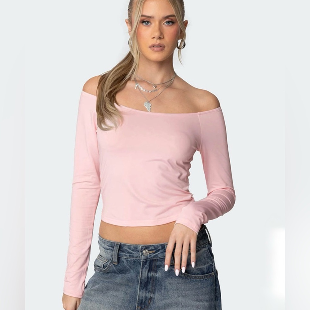 Edikted Elegant Pink Off-Shoulder Top